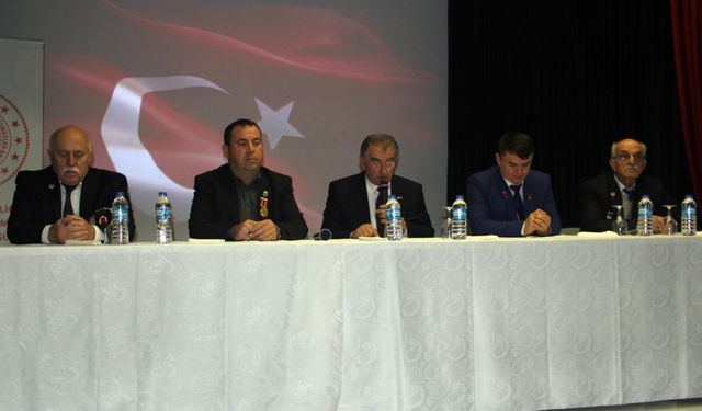 Sinop'ta gaziler, tecrübelerini ve anılarını öğrencilerle paylaştı