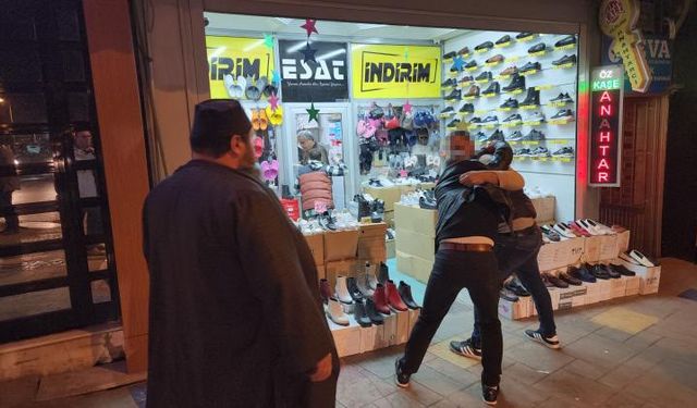 Yolda yürürken saldırıya uğradı!