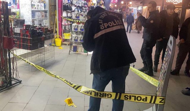 Husumetlisini gördü, peş peşe tetiğe bastı!