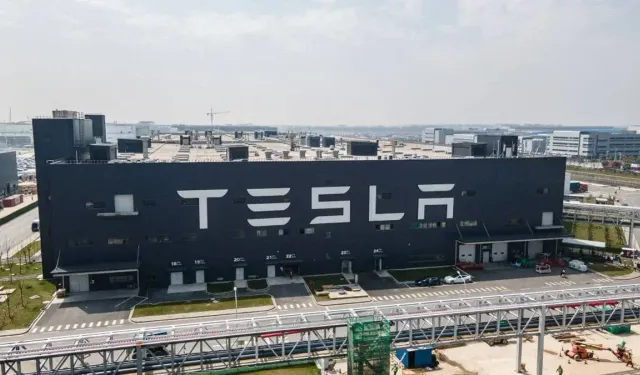 Tesla’da büyük hareket: Binlerce aracını geri çağırıyor!