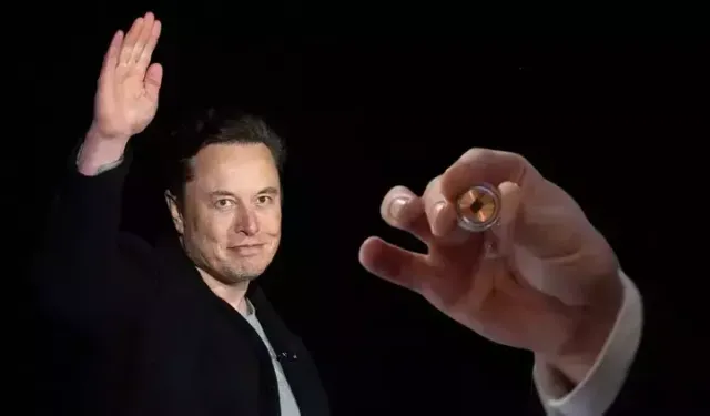 Bilim kurgu gerçek oluyor: Elon Musk insan beynine çip yerleştirdi!