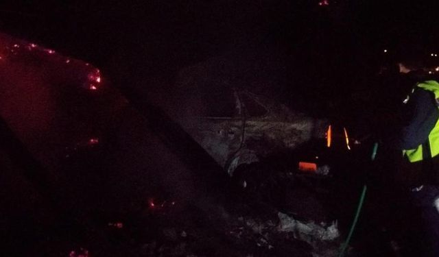 Kastamonu'da samanlık yangını: Samanlık, otomobil ve 70 balya saman yandı