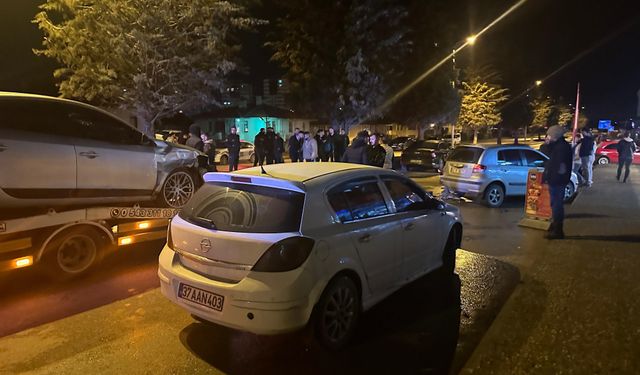 Kastamonu'da park halindeki araçlara çarptı: 1 yaralı