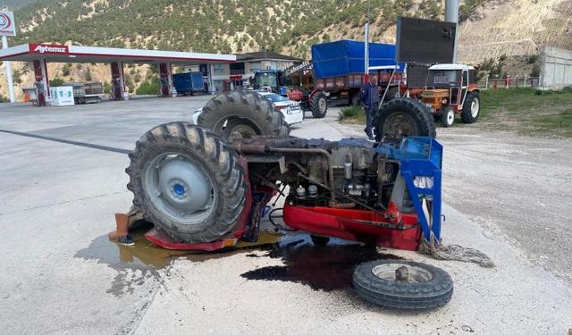Traktör ters döndü: 1’i ağır 3 yaralı
