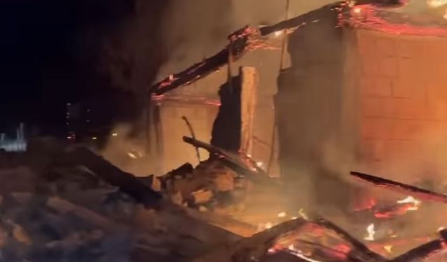 Taşköprü’de Gece Çıkan Yangın Ahşap Evi Küle Çevirdi