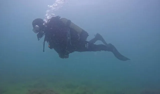 Kastamonu'da öğrencilerle dalgıçlar kıyıdan ve denizden temizlik yaptı