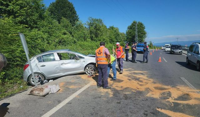 Direğe çarpan otomobil su kanalına düştü: 4 yaralı