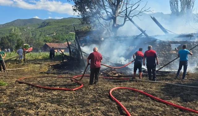 Kastamonu’da üç samanlık ve ekin tarlası kül oldu!