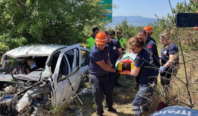 TEM de bayram dönüşü feci kaza: Defalarca takla attı! (görüntülü haber)