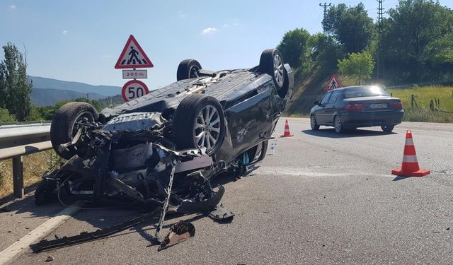 Feci kaza! Çarpışan iki otomobil takla attı: 1 ölü, 5 yaralı