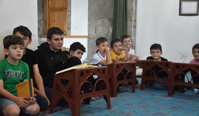 Gümüşhane'deki tarihi Ayasofya Camii, Kur'an kursu öğrencilerini ağırladı