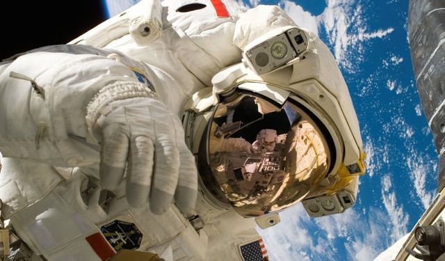 Astronot  Nedir? Nasıl Astronot Olunur?  Astronot Maaşı Ne Kadar 2024?