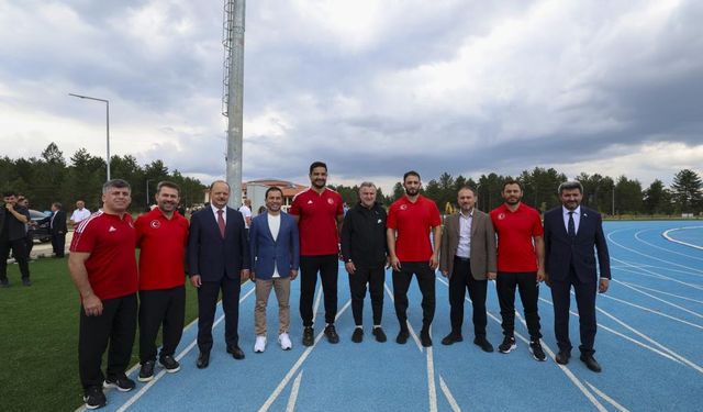 Bakan Bak, Kastamonu'da olimpiyatlar sporcularını ziyaret etti (2024 Temmuz)