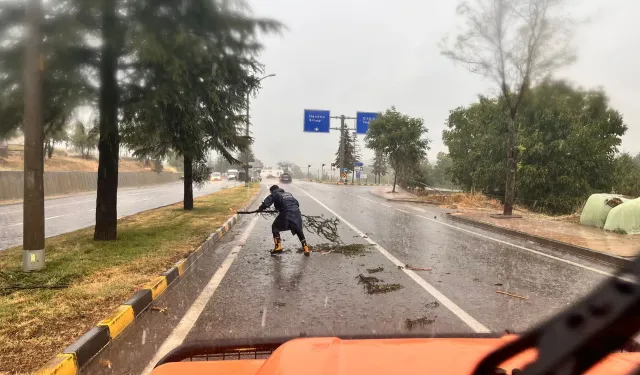 Taşköprü'yü sağanak yağış felç etti: Belediye ekipleri çalışmalarını sürdürüyor!