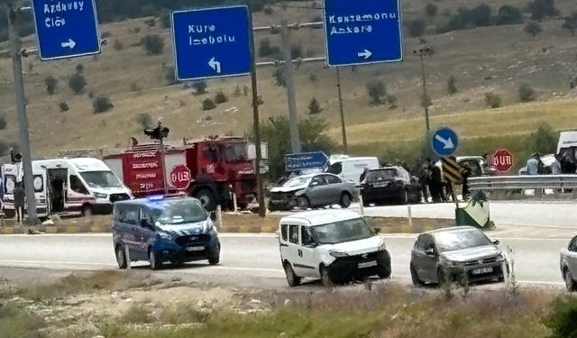 Seydiler Cide Kavşağında Kaza: 4 Ambulans ve UMKE olay yerinde (videolu haber)