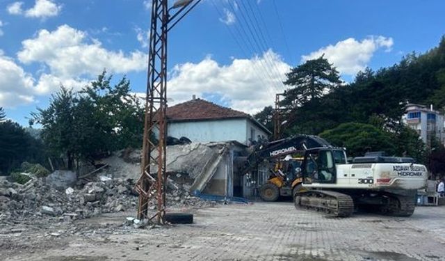 Kastamonu'da yıkım başladı: Kepçeler o ilçede oraya girdi!