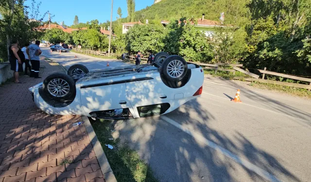 Kastamonu'da Feci Kaza! Kaldırıma Çarpan Otomobil Takla Attı! 1 Yaralı