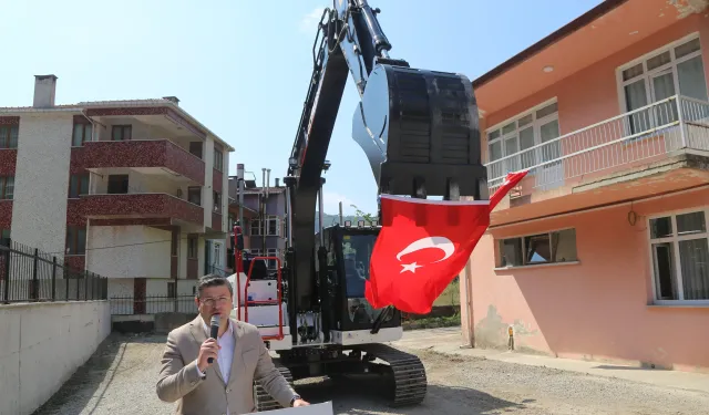 Kastamonu’da köy muhtarları iş makinesi için maaşlarını bağışladı