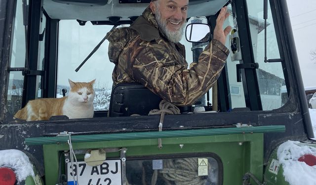 Kedisi Bademle, Taşköprü'de yolları açıyor