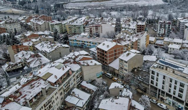 Taşköprü güne beyaz örtüyle uyandı