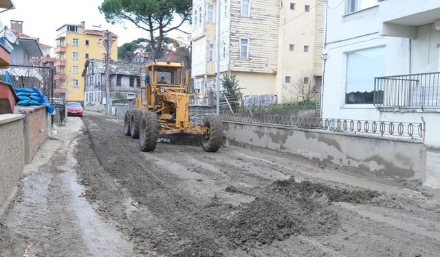 Kastamonu'nun o ilçesinde belediye, mahalleliyi çamurdan kurtardı!