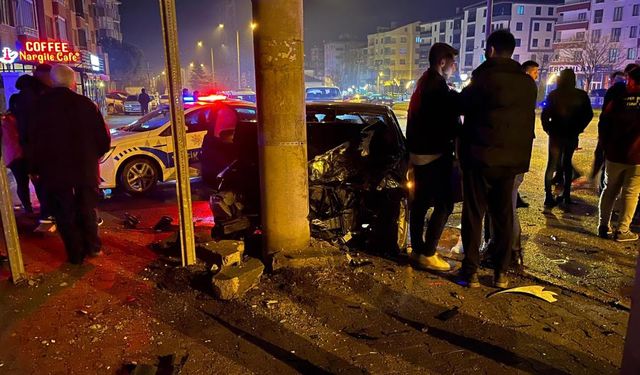 Kastamonu'da 2 otomobil çarpıştı: Çok sayıda yaralı var! (görüntülü haber)