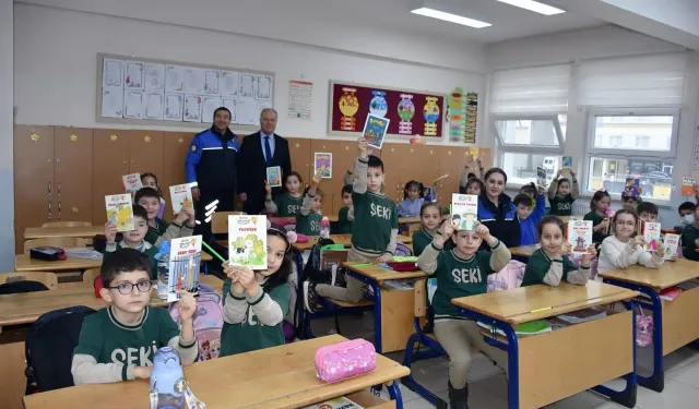 Kastamonu İl Emniyet Müdürü'nden öğrencilere karne hediyesi!