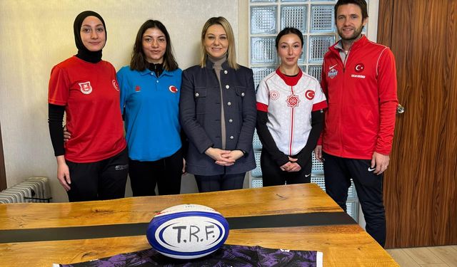 Kastamonu'da kadın milli sporcular, Milletvekili Ekmekci'ye konuk oldu