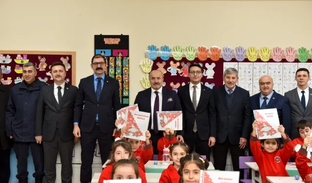 Taşköprü’de öğrencilere karnelerini protokol üyeleri takdim etti!