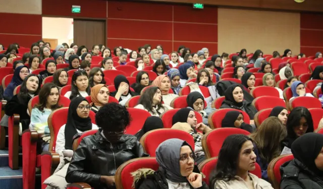 Karabük Üniversitesi'nden ebelik öğrencilerine oryantasyon eğitimi!