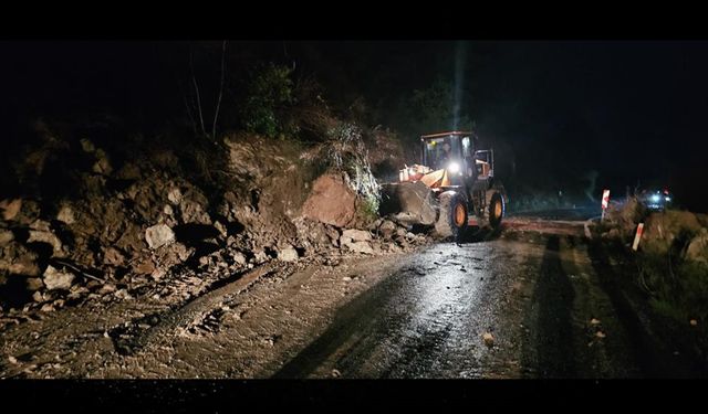 Kastamonu-Bartın karayolunda heyelan: Ulaşım kapandı