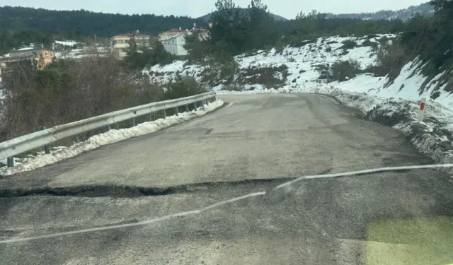 Kastamonu'da ilçe karayolu çöktü! Yetkililere acil çağrı!