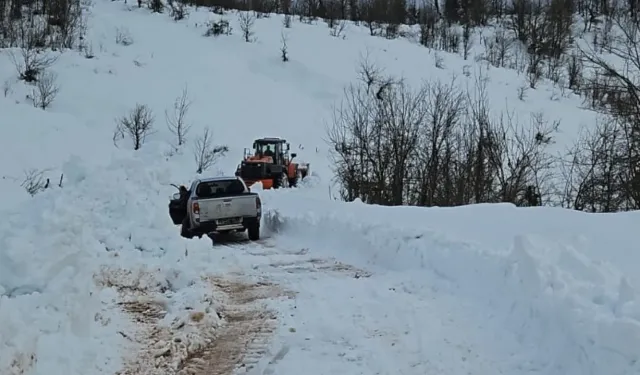 Kastamonu'nun ilçesinde ulaşıma kapalı yollar tek tek açılıyor!