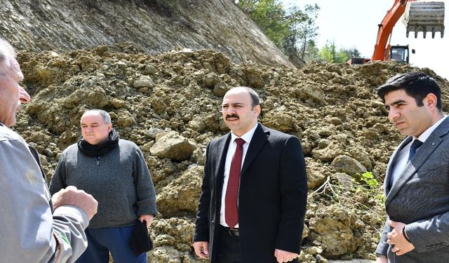 Kastamonu'da heyelan yolu kapatmıştı: Kapanan yolda yoğun çalışma