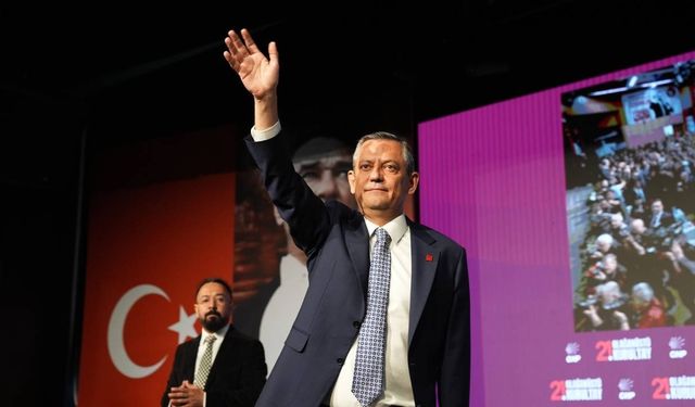 Özgür Özel, CHP Olağanüstü Kurultayı’nda Tekrar Genel Başkan Seçildi