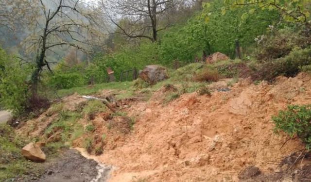 Kastamonu’da Heyelan Alarmı: Köy Yolu Ulaşıma Kapandı!