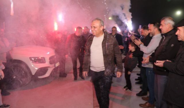 Kastamonu'nun ilçe belediye başkanına miting gibi doğum günü sürprizi!
