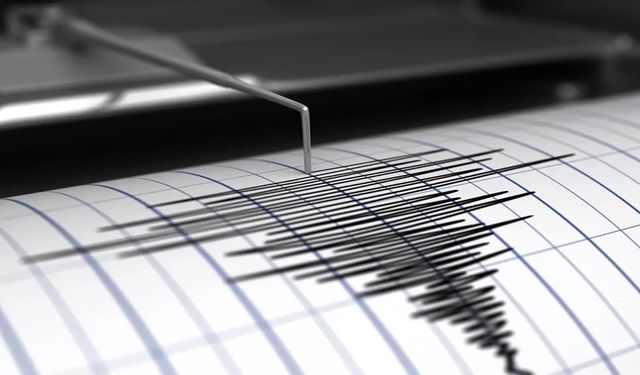 Son dakika: Sallanıyoruz, deprem oldu!