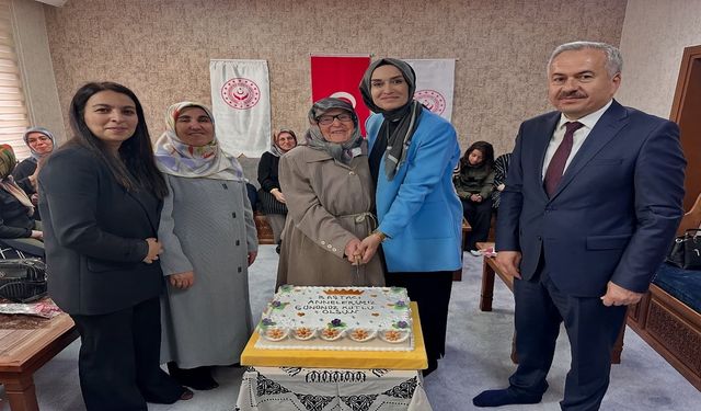 Kastamonu’da şehit ve gazi anneleri pasta kesti