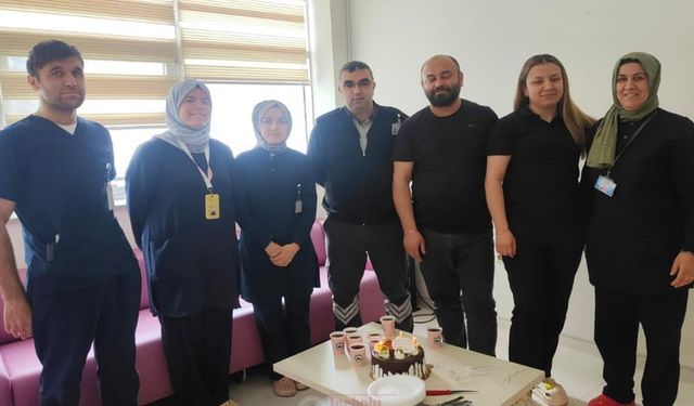 Kastamonu'da sağlık çalışanları pasta kesti