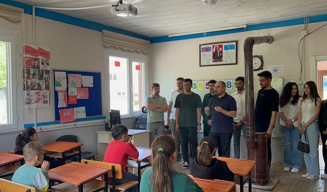 Kastamonu Üniversitesi öğrencileri köy okuluna hayat verdi