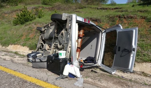 Kastamonu'da feci kaza! Ticari araç takla attı: 4 yaralı var!