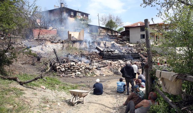 Kastamonu'da feci yangın! Tamamen kül oldu: 1 kişi yaralandı!