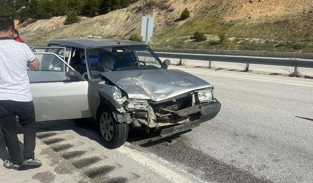 Kastamonu'nun ilçesinde otomobil kamyona çarptı: 2 yaralı var! (Detaylar)
