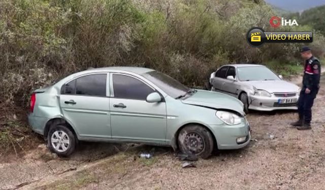 Kastamonu'da feci kaza: Virajı alamadı, park halindeki araca çarptı! Yaralılar var (görüntülü haber)
