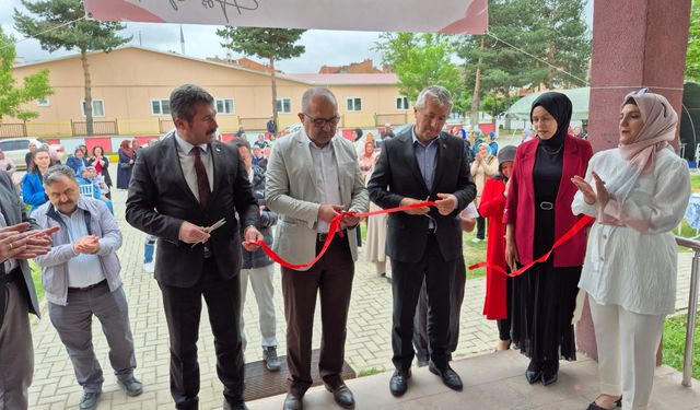 Kastamonu'nun ilçesinde yıl sonu sergisi açıldı