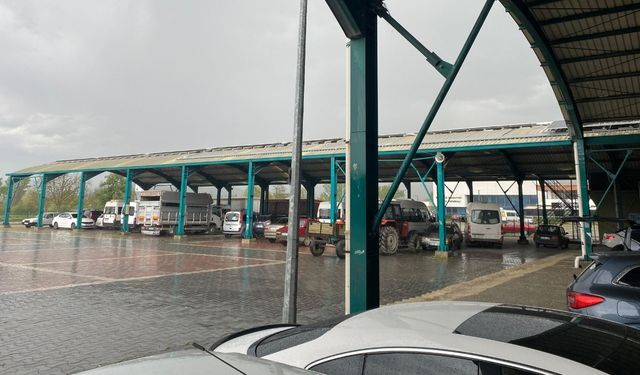 Taşköprü’de Dolu Endişesi: Araçlar Cuma Pazarı'na Taşındı