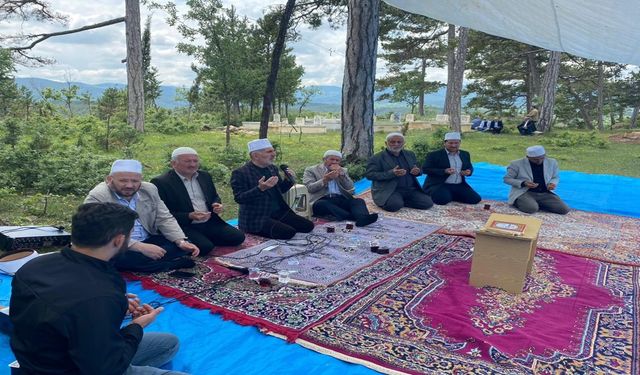 Kastamonu’da Kesikbaş Türbesi’nde divan mevlidi programı yapıldı