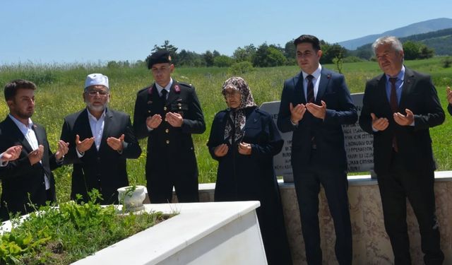 Kastamonu'da şehitler anıldı, kamu çalışanlarının bayramı kutlandı!