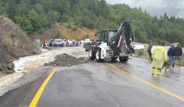 Son dakika: Kastamonu'da karayolu ulaşıma kapandı!